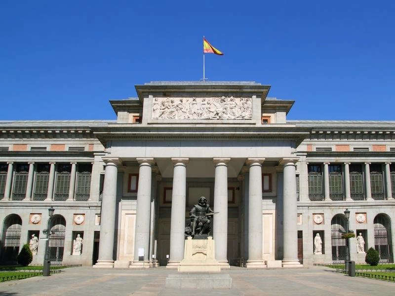 museum building with starues and columns