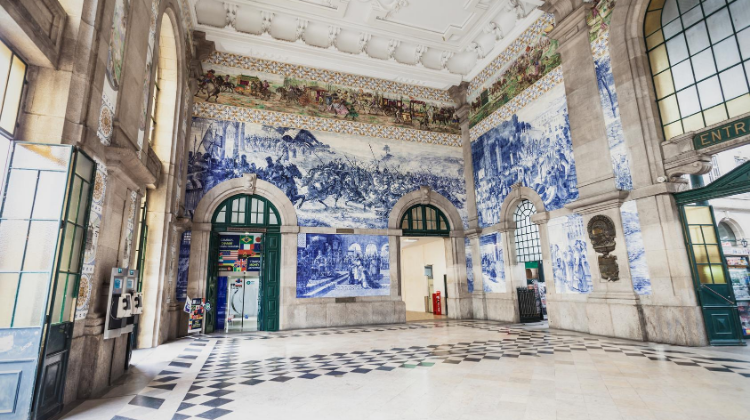 Sao Bento train station, high on the Porto attractions map