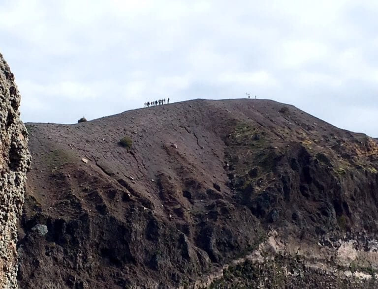 how to visit vesuvius by car