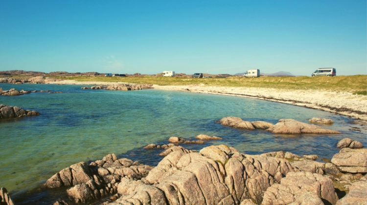 wild camping motorhome by the beach