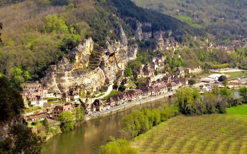 medieval French town on the banks of a river