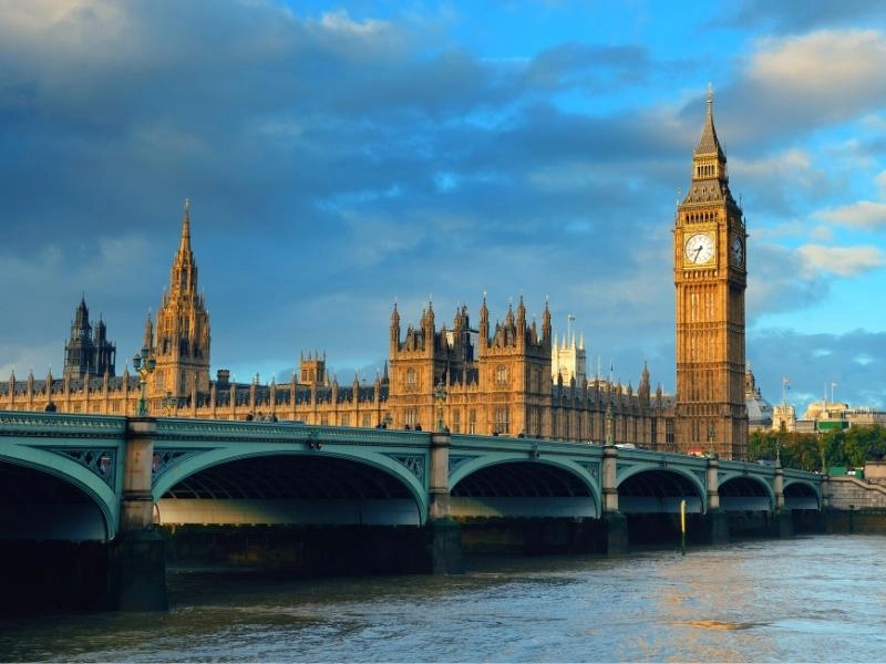 Westminster Bridge and the British Houses of Parliament