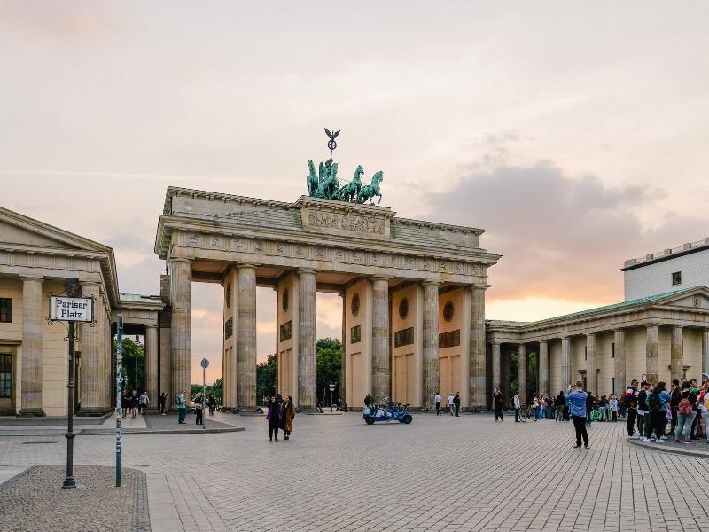 Brandedburg Gate lit up at dusk, a must see on a day trip in Berlin