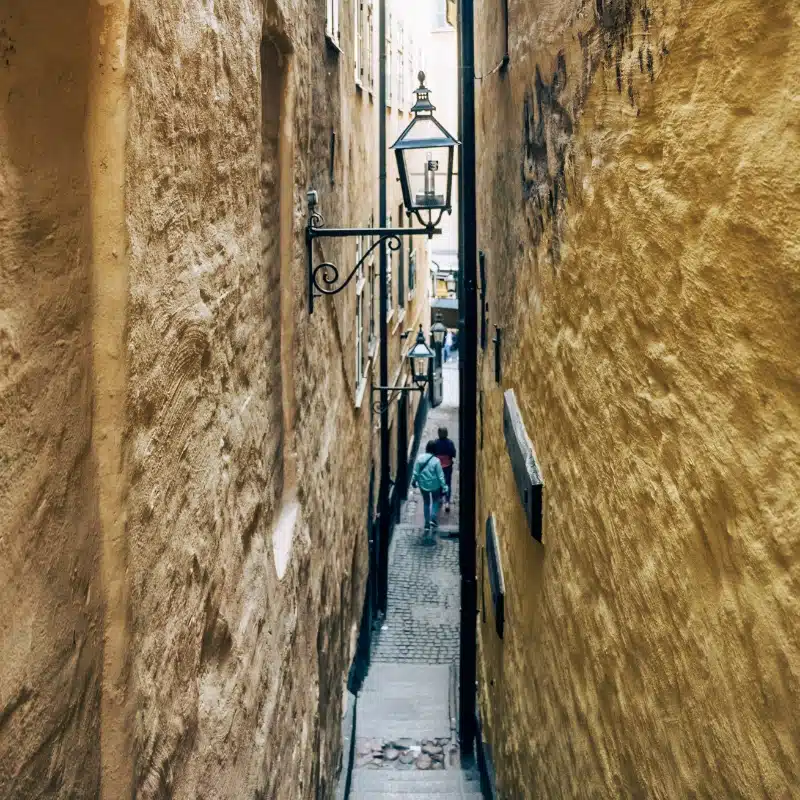 an image of a very small alley with stairs going down