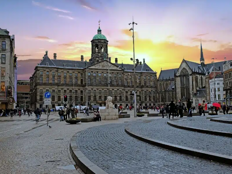 Image of a Royal Palace building with a clock tower