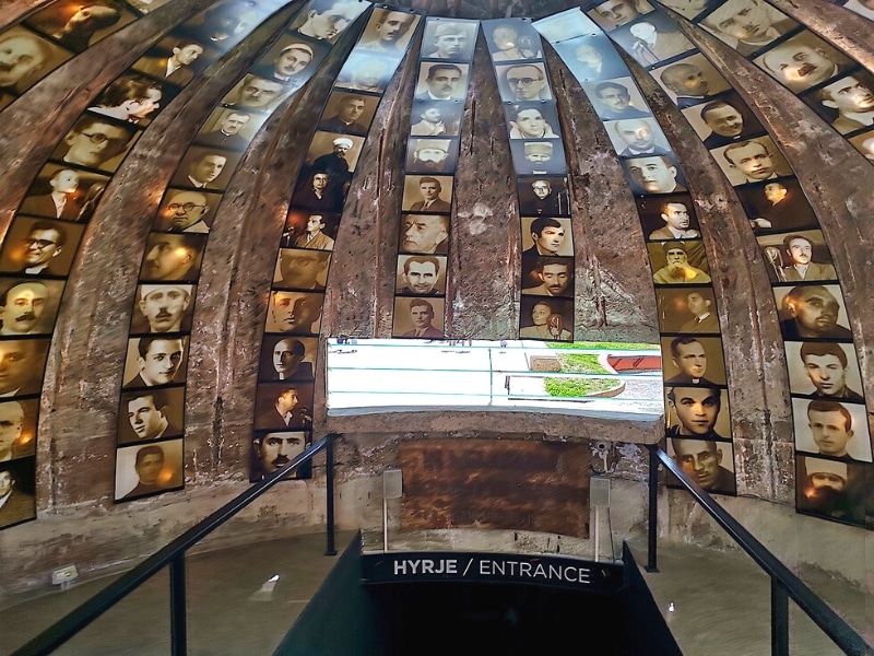 inside a dome lined with images of men 