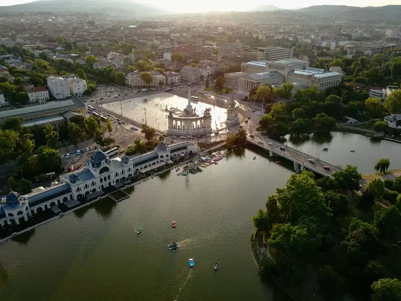 an image of here square taken from above, showing the Danube river
