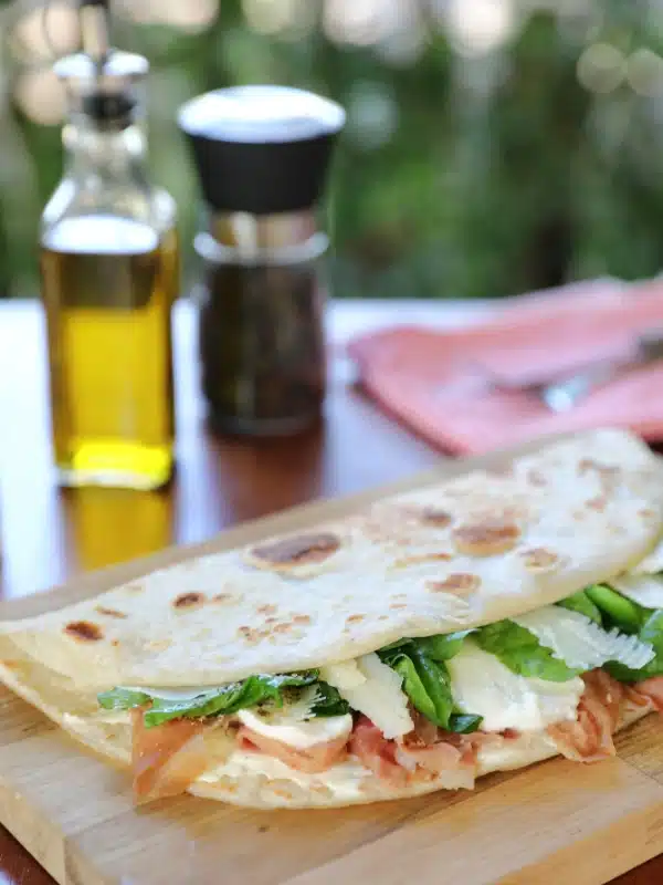 piadine bread filled with cheese, ham and green leaves 