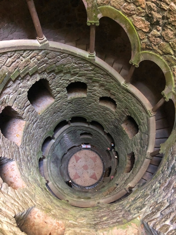 circular well seen from above with brick walls and arches in the walls