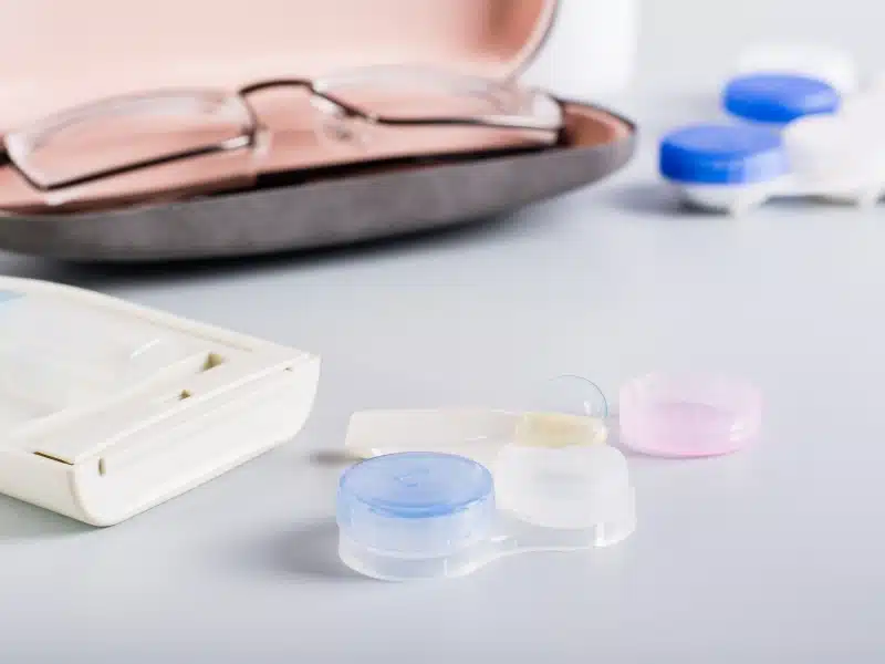 Travel set for storage of contact lenses alternative for glasses.