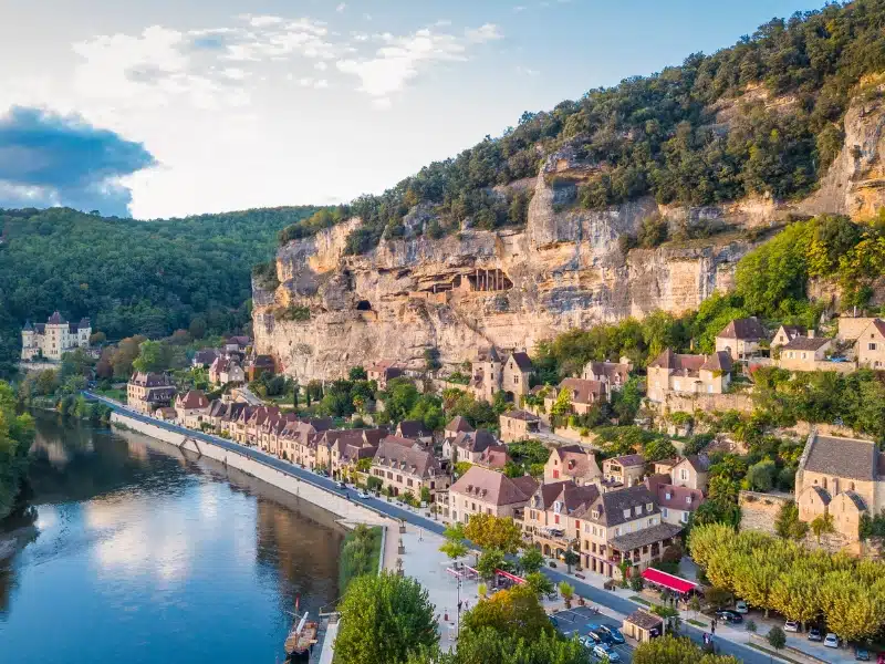 small village sandwishes between high cliffs and a wide river