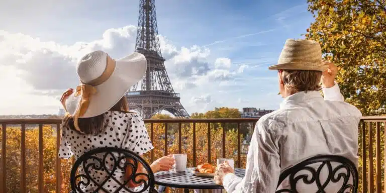 How to Safely Use Dating Apps When You Travel